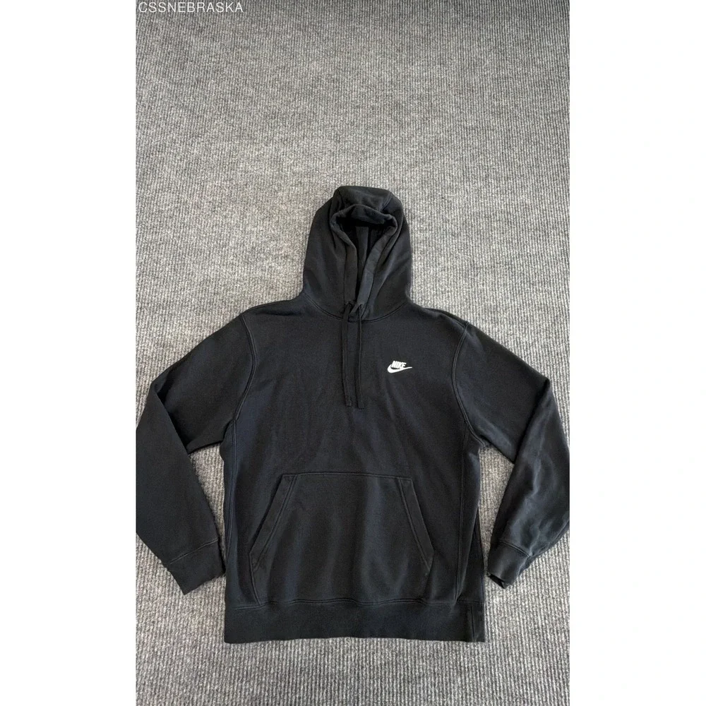 Nike Black Mens‎ Pullover Hoodie featuring an embroidered logo - Size M